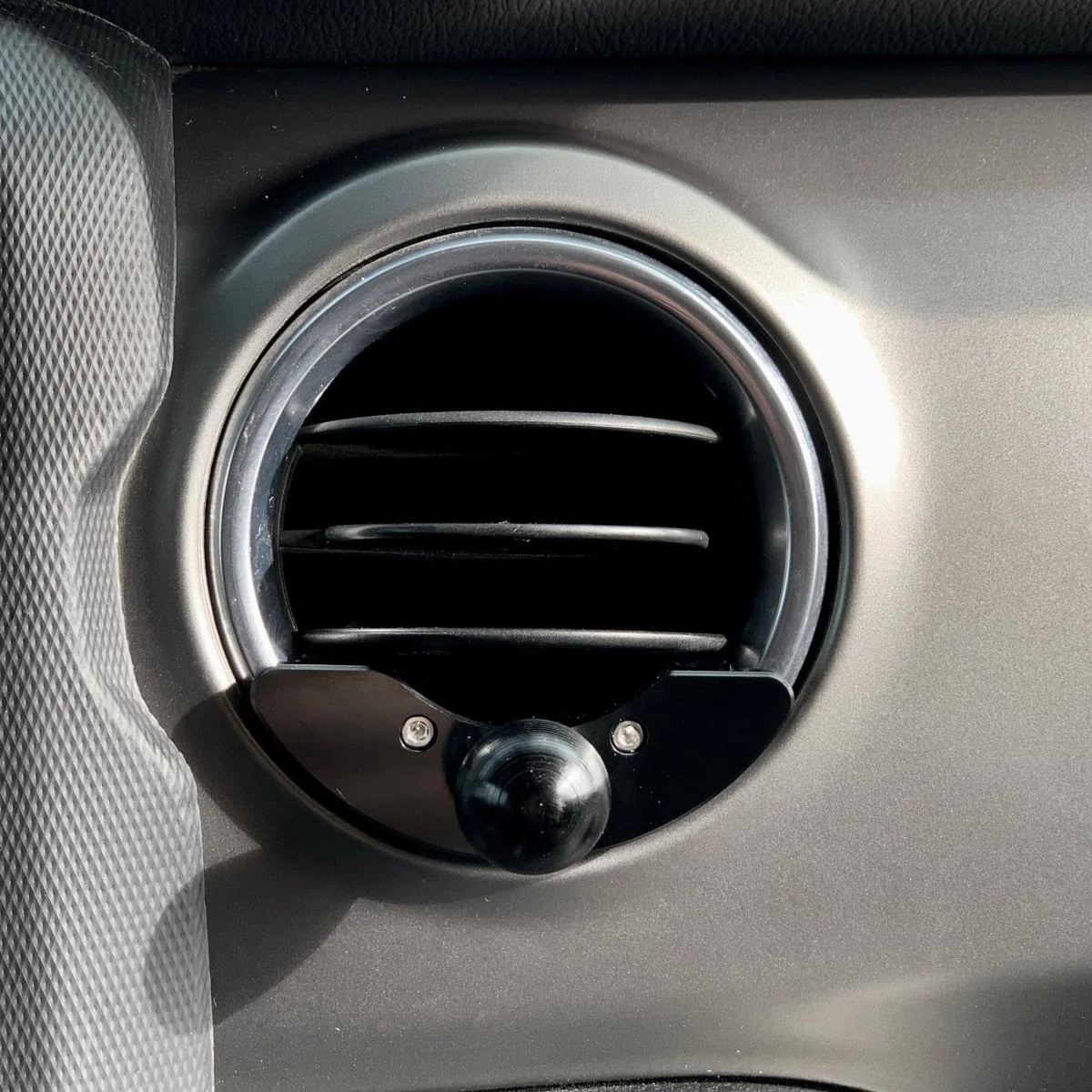 Offroam Phone Mount Kit for Jeep Wrangler & Gladiator - Image 6