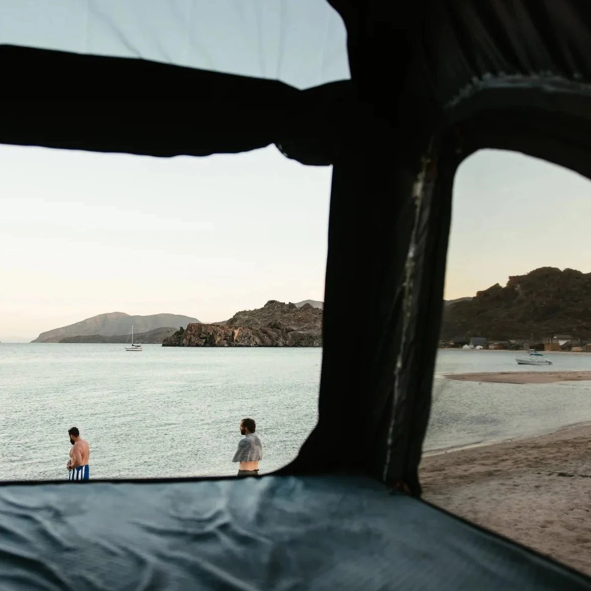 Roam Adventure Co Desperado Hardshell Rooftop Tent - Image 9